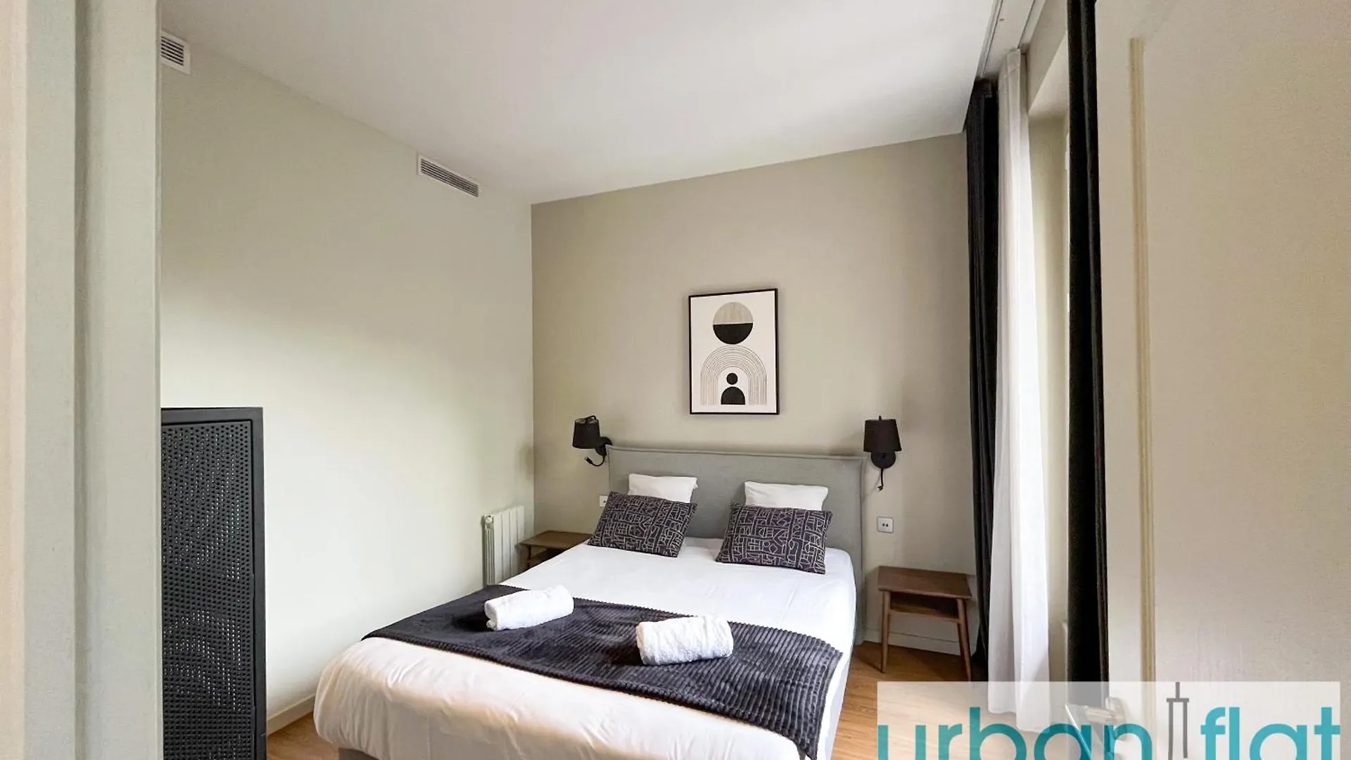 Urban Flat 119 - Spacious 5 Bedroom Flat In Paris