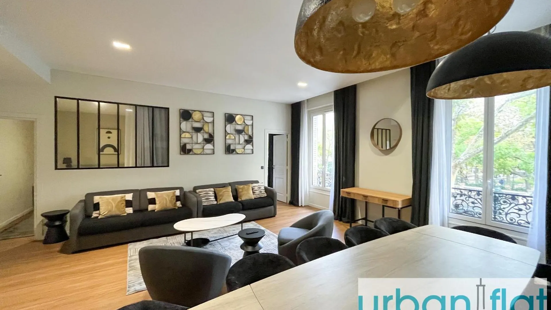 Urban Flat 119 - Spacious 5 Bedroom Flat In Paris Apartment