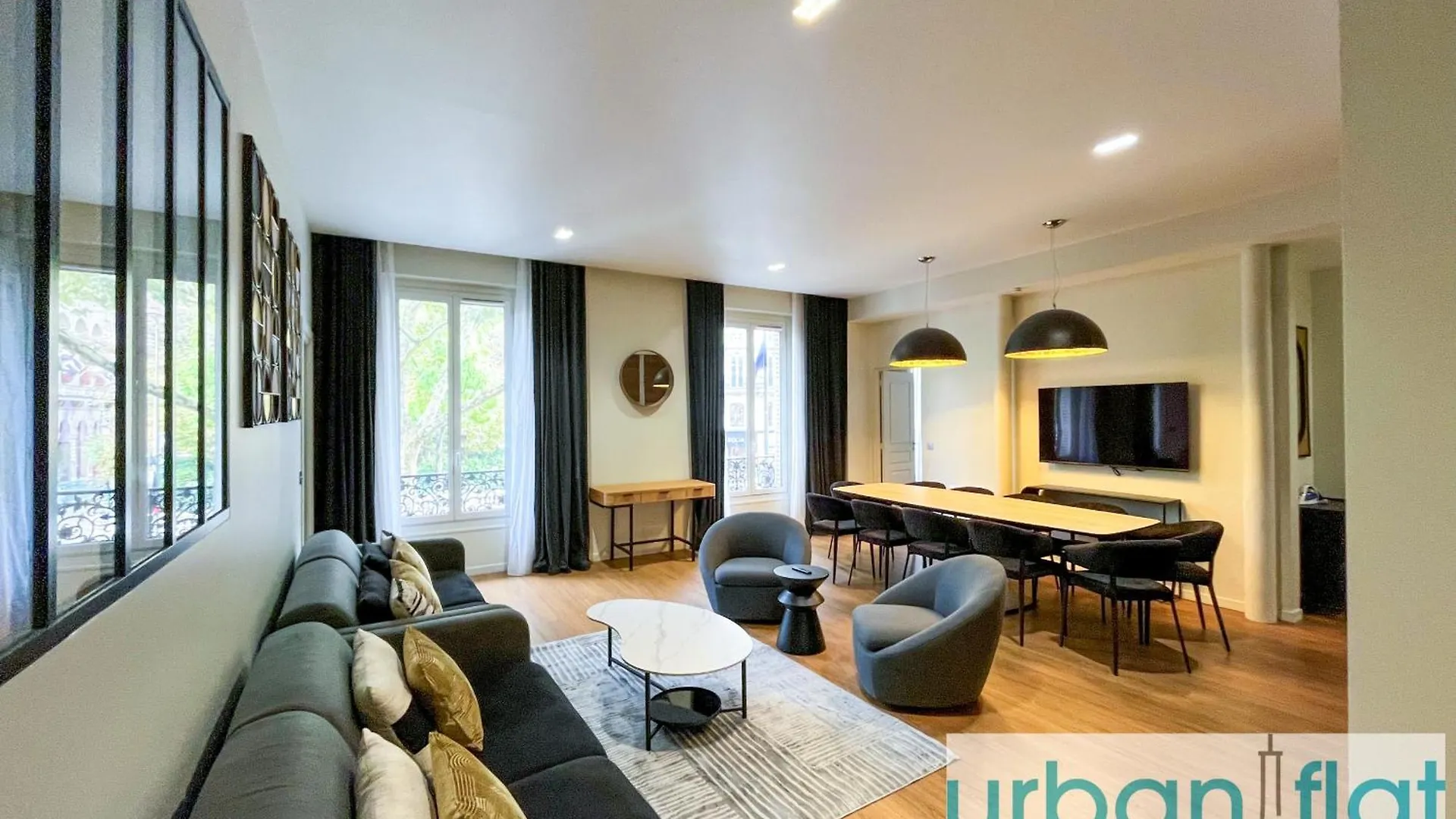 Urban Flat 119 - Spacious 5 Bedroom Flat In Paris